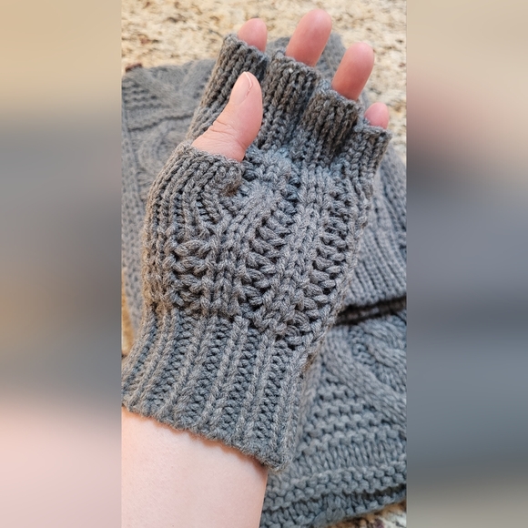 NWOT | Aran Traditions Grey Cable Knit Snood & Headband & Fingerless Mittens - Picture 3 of 15
